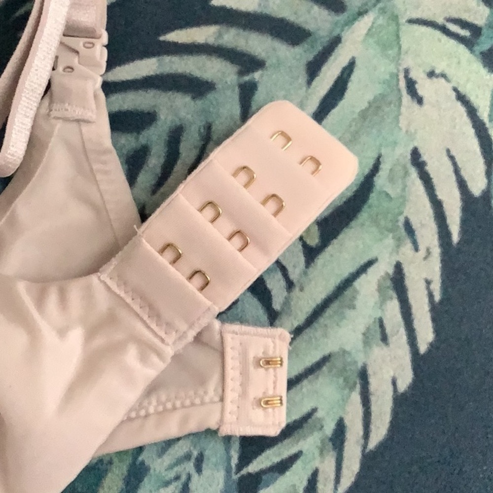 🌿NWOT- Never worn! Victoria’s Secret So Obsessed Wireless Push Up Bra - Picture 9 of 13